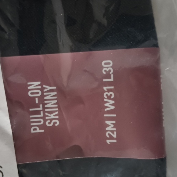 Levi Strauss Skinny Pants NWT - Picture 4 of 6